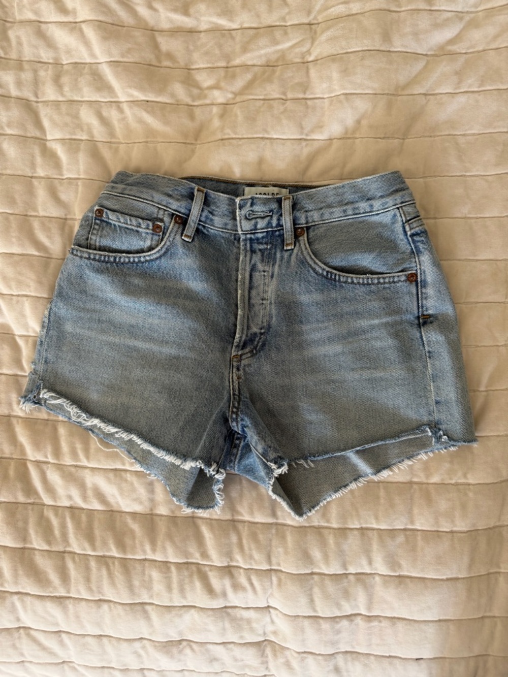 AGOLDE Parker- Light Wash Frayed Hem Denim Shorts